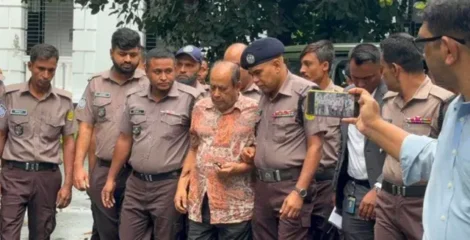 ট্রাইব্যুনালে আনা হয়েছে রাষ্ট্রপতি জিয়াউর রহমান হত্যার আসামি মোজাফফরকে