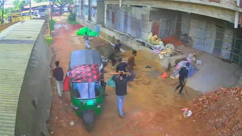 চট্টগ্রামে চাঁদা না পেয়ে হামলা ও ককটেল বিস্ফোরণ