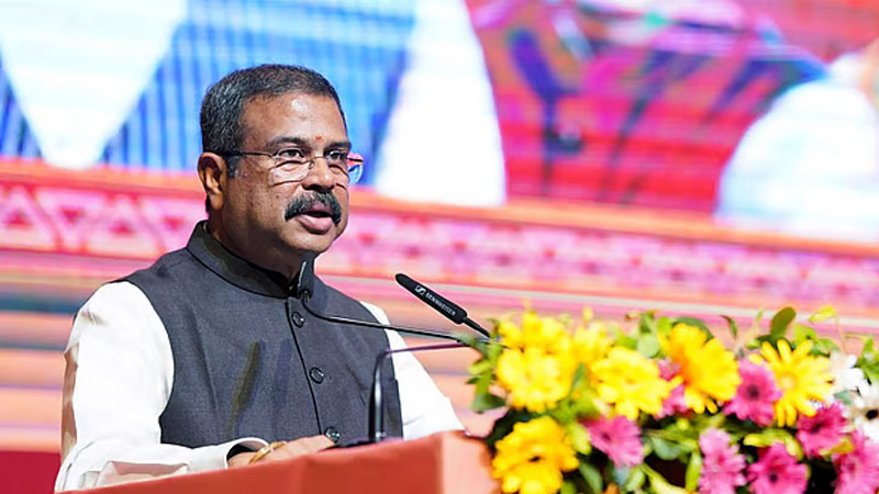 পদত্যাগ করলেন ভারতের শিক্ষামন্ত্রী
