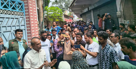 এমপির বাসভবনে এলাকাবাসীর হামলা ও ভাঙচুর