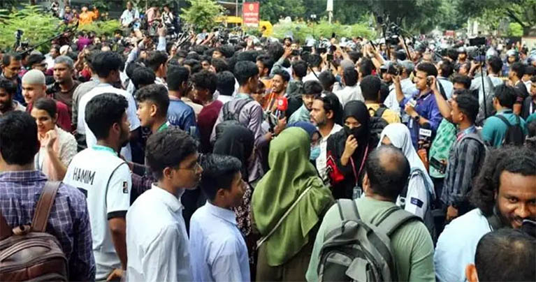 মন্ত্রীর পদত্যাগের দাবি বাদ দিয়ে ৬ প্রস্তাব শিক্ষার্থীদের