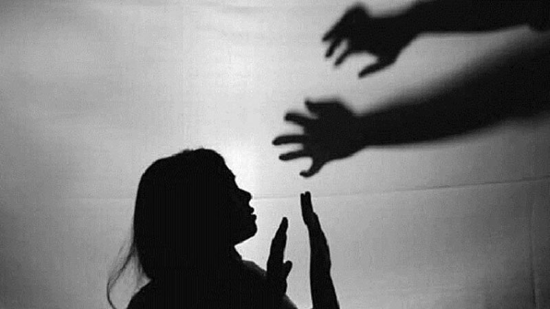 চলন্ত বাসে ধর্ষণচেষ্টা, চালকসহ গ্রেপ্তার ৩