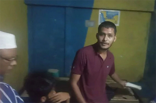 চায়ের দোকানে বসে এইচএসসির খাতা মূল্যায়ন, উদ্ধার প্রায় ৫৫০ উত্তরপত্র