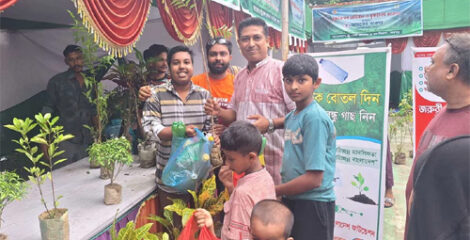 বৃক্ষমেলায় পাঁচটি প্লাস্টিক বোতল দিলেই মিলছে গাছের চারা