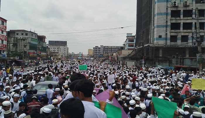 শিক্ষার্থী নিহতের প্রতিবাদে মহাসড়ক অবরোধ, ফুটওভার ব্রিজের দাবিতে বিক্ষোভ