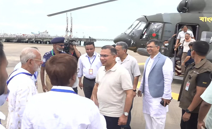 মাতারবাড়ি পৌঁছেছেন প্রধানমন্ত্রী তারেক রহমান, গভীর সমুদ্রবন্দর ও বিদ্যুৎ প্রকল্প পরিদর্শন করবেন