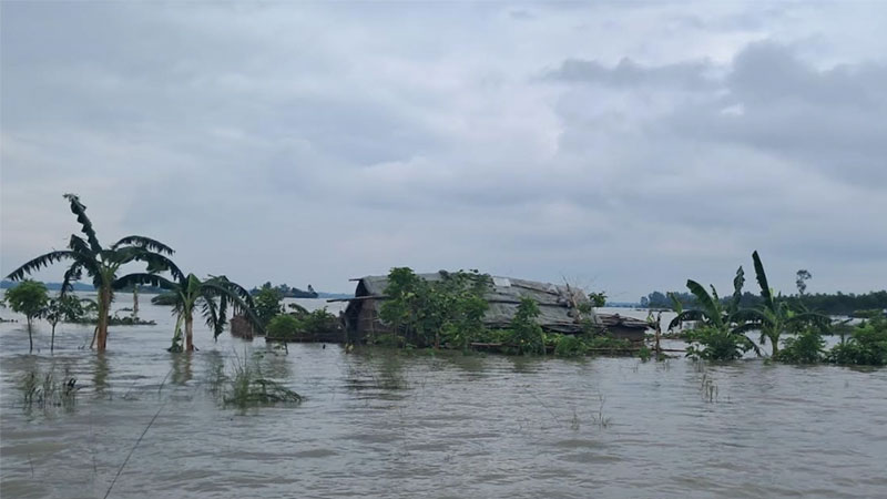 টানা বৃষ্টি ও পাহাড়ি ঢলে উত্তরাঞ্চলে ভাঙন, বন্যার আশঙ্কা