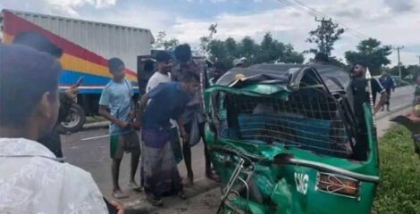কটিয়াদীতে কাভার্ডভ্যান-অটোরিকশা মুখোমুখি সংঘর্ষে শিশুসহ নিহত ৩