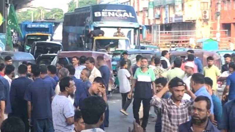 চট্টগ্রামে গ্যাস সংকটে সিএনজি চালকদের সড়ক অবরোধ