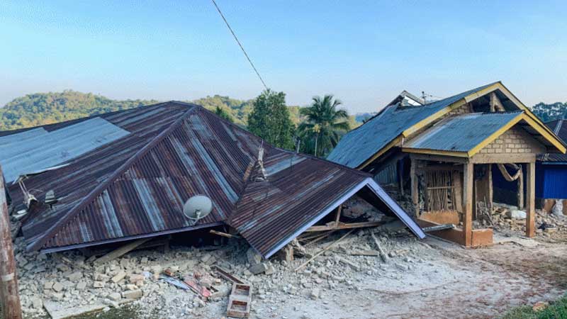 ইন্দোনেশিয়ায় ৭.৭ মাত্রার ভয়াবহ ভূমিকম্প, ব্যাপক ক্ষতিসহ নিহত অন্তত ৫
