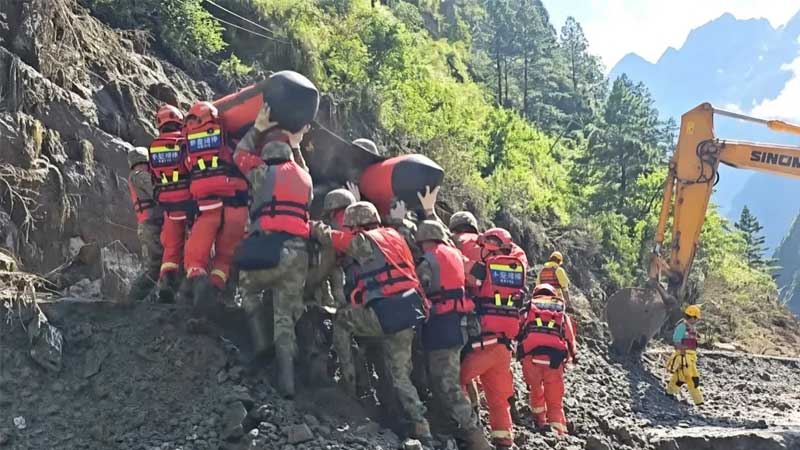 নেপালে বন্যায় মৃত্যু ৯০০ ছাড়াল, সুড়ঙ্গে আটকে বহু মানুষ
