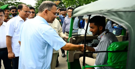 জুলাই যোদ্ধাদের সিএনজি ও অটোরিকশা উপহার দিলেন প্রধানমন্ত্রী