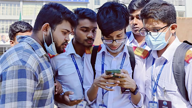 এসএসসিতে পাসের হার ৬২.২৫%, ১৯ বছরের মধ্যে সর্বনিম্ন ফল