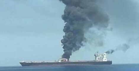ওমান উপকূলে ক্ষেপণাস্ত্র হামলায় তেলবাহী ট্যাংকার ক্ষতিগ্রস্ত