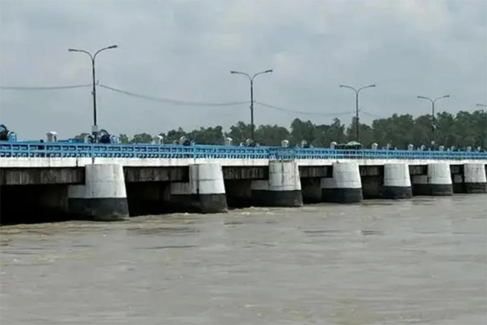 উজানের ঢল ও ভারী বৃষ্টিতে তিস্তার পানি বিপৎসীমার ১৩ সেন্টিমিটার ওপরে, নিম্নাঞ্চলে পানি প্রবেশ