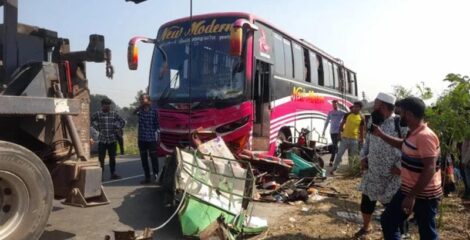 ফরিদপুরের ভাঙ্গায় মর্মান্তিক সড়ক দুর্ঘটনা: বাসের সঙ্গে ধাক্কায় দুই প্রবাসীসহ প্রাণ হারালেন তিন জন