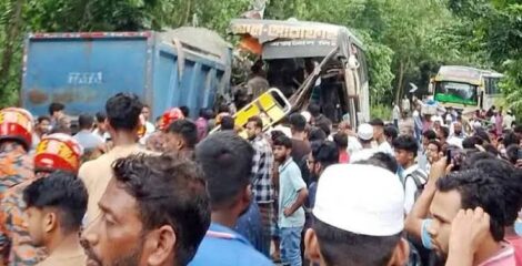 চাঁদপুরে বাস-ট্রাক মুখোমুখি সংঘর্ষে নিহত ৩