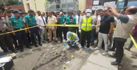 বরিশাল আদালত চত্বরে ককটেল সাদৃশ্য বস্তুর বিস্ফোরণ