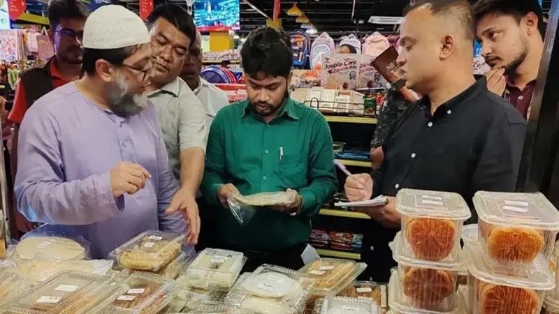 অস্বাস্থ্যকর পরিবেশ ও পচা মিষ্টিসহ বিভিন্ন অনিয়মে  চট্টগ্রামে চার প্রতিষ্ঠানকে ৪০ লাখ টাকা জরিমানা