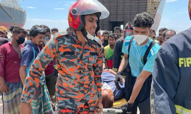 শিপইয়ার্ডে বিষাক্ত গ্যাসে নিহত বেড়ে ৯, তদন্ত কমিটি গঠন