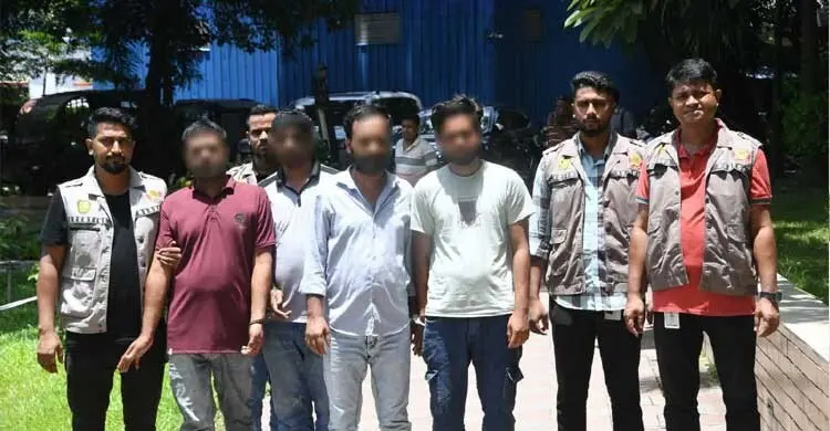 ১৫ লাখ টাকার মাদক ভাগাভাগি নিয়ে গুলি, ল্যাংড়া রুবেলসহ গ্রেফতার ৫