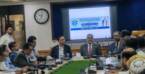 দায়িত্ব গ্রহণের পরই কর্মকর্তাদের সঙ্গে নতুন দুদক চেয়ারম্যান ও কমিশনারের বৈঠক