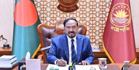 রাষ্ট্রীয় দায়িত্ব পালন শেষে বঙ্গভবন ত্যাগ করলেন অস্থায়ী রাষ্ট্রপতি হাফিজ উদ্দিন