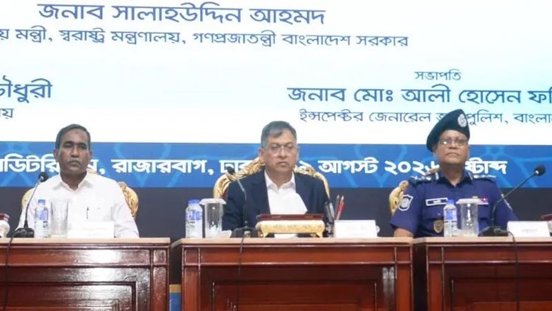 দায়িত্ব পালনে ব্যর্থ পুলিশ কর্মকর্তাদের বিরুদ্ধে কঠোর অ্যাকশনের হুঁশিয়ারি স্বরাষ্ট্রমন্ত্রীর