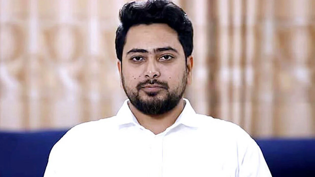 জ্বালানি খাতে সংকট ও অপরিকল্পিত সিদ্ধান্ত দেশকে সংকটে ফেলেছে : নাহিদ ইসলাম 