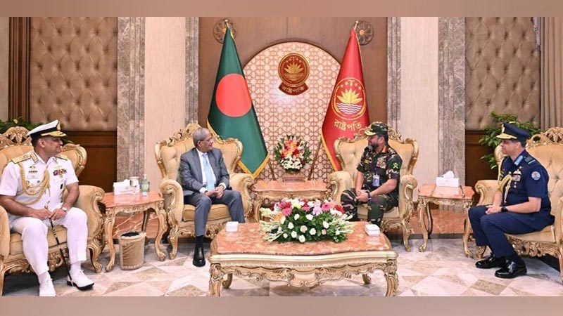রাষ্ট্রপতির সঙ্গে সৌজন্য সাক্ষাৎ করেছেন তিন বাহিনীর প্রধান