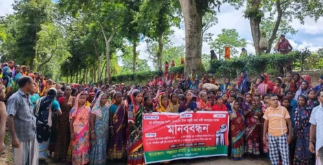 মজুরিসহ চার দফা দাবিতে ফটিকছড়িতে চা শ্রমিকদের বিক্ষোভ