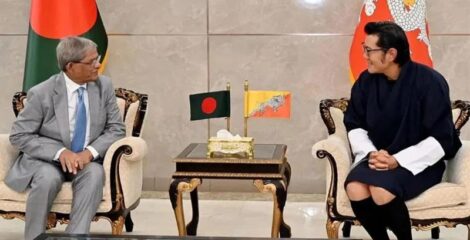 ঢাকায় ভুটানের রাজার স্বল্পকালীন যাত্রা বিরতি: রাষ্ট্রপতির সাথে উষ্ণ সৌজন্য সাক্ষাৎ
