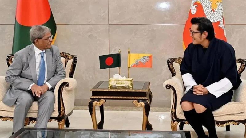 ঢাকায় ভুটানের রাজার স্বল্পকালীন যাত্রা বিরতি: রাষ্ট্রপতির সাথে উষ্ণ সৌজন্য সাক্ষাৎ