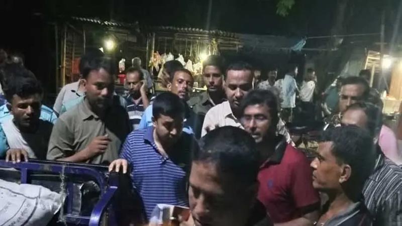 জয়পুরহাটে পাচারকালে সরকারি ২০ বস্তা সার জব্দ করেছে স্থানীয় প্রশাসন