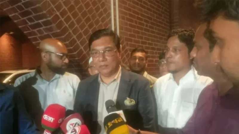 ট্রাফিক মামলায় জরিমানা গুনে অনুতপ্ত বিমানমন্ত্রী