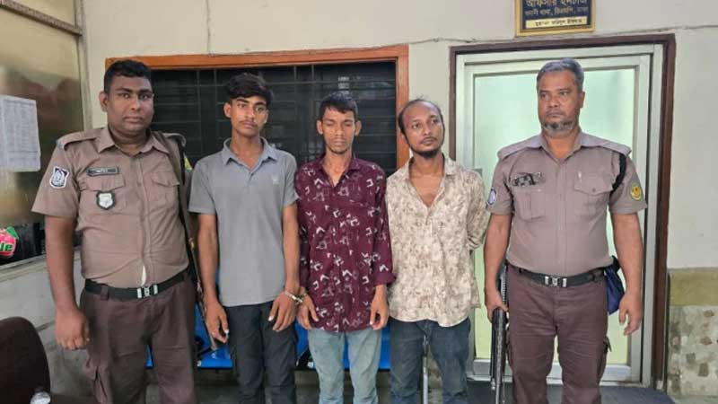 এক্সপ্রেসওয়েতে মরদেহ: ভাড়া নিতে গিয়ে টাকা দেখে ফেলে, চালক-হেলপার মিলেই হত্যা