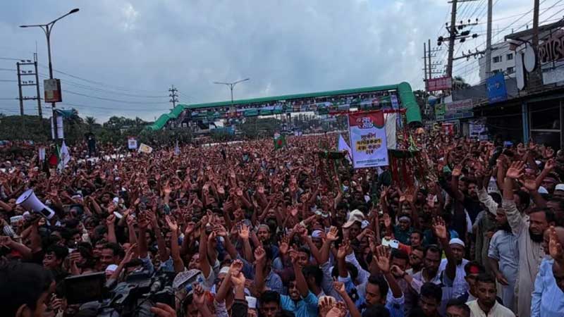 ১১ দলীয় ঐক্যের লংমার্চে ফেনীতে মানুষের ঢল