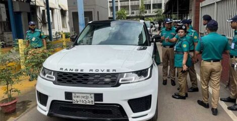 উল্টো পথে চলায় বিমানমন্ত্রীর গাড়িতে ট্রাফিক পুলিশি মামলা