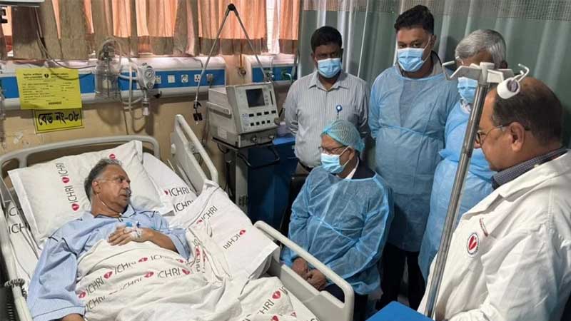 অসুস্থ জ্বালানিমন্ত্রীকে দেখতে হাসপাতালে রাষ্ট্রপতি মির্জা ফখরুল