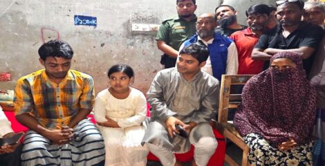 অন্ধকার কাটিয়ে আলোর পথে ফেরার আকুল আকুতি