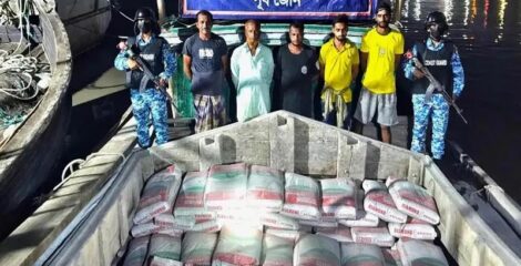  মিয়ানমারে সিমেন্ট পাচারের বড় চালান জব্দ: আটক ৫ পাচারকারী