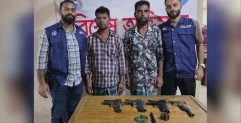 অবৈধ অস্ত্র তৈরির কারখানায় পুলিশের অভিযান, গ্রেপ্তার ২