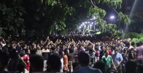 মধ্যরাতে উত্তাল চুয়েট ক্যাম্পাস, উপাচার্য ভবনে তালা ঝুলিয়ে শিক্ষার্থীদের বিক্ষোভ