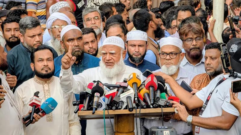রাড্ডায় স্বাস্থ্যকেন্দ্র পুনঃপ্রতিষ্ঠা: জামায়াতের পক্ষ থেকে ৫০ লাখ টাকা অনুদান প্রদান