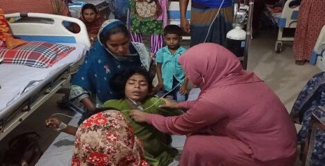 বাড়ছে উদ্বেগ : জয়পুরহাটে দুই দিনে ক্লাসে অসুস্থ ২৯ শিক্ষার্থী, হাসপাতালে ভর্তি ২২