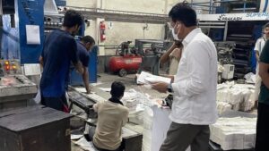মধ্যরাতে ছয় প্রেস পরিদর্শন শিক্ষামন্ত্রী : সময়মতো মানসম্মত বই পৌঁছে দেওয়ার তাগিদ