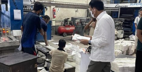 মধ্যরাতে ছয় প্রেস পরিদর্শন শিক্ষামন্ত্রী : সময়মতো মানসম্মত বই পৌঁছে দেওয়ার তাগিদ