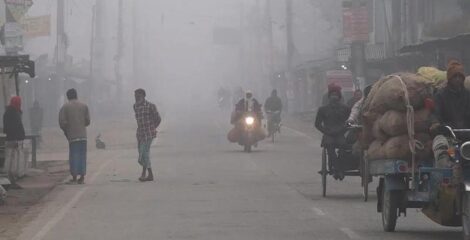 হঠাৎ ঘন কুয়াশার চাদরে ঢাকল নীলফামারী