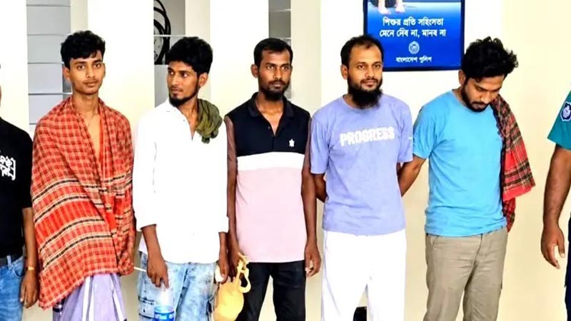 টঙ্গীতে পুলিশকে  রেললাইনের পাথর ছুড়ে আসামি ছিনতাই, আটক ৫
