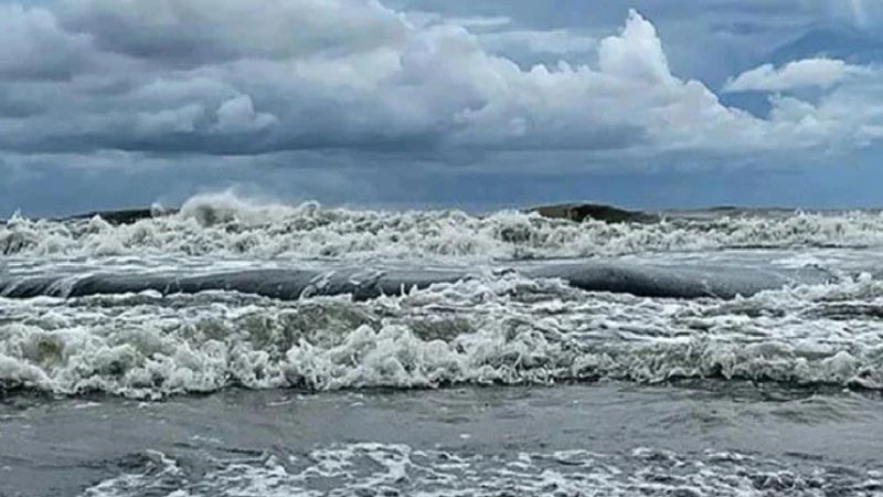 সাগরে সুস্পষ্ট লঘুচাপের সৃষ্টি: ধেয়ে আসছে ঘূর্ণিঝড়, আবহাওয়া অধিদপ্তরের সতর্কতা জারি